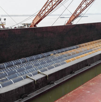 Mucchio di tubo di ssaw.