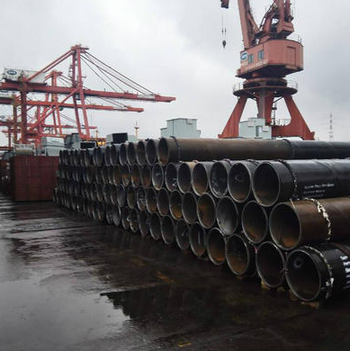 Mucchio di tubo di ssaw.